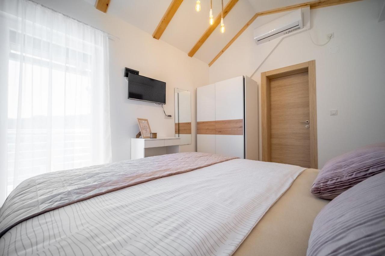 Villa Nesa - Beautiful Guest House At Continental Croatia With Outdoor Swimming Pool, Sauna And 3 Bedrooms Plaški Buitenkant foto