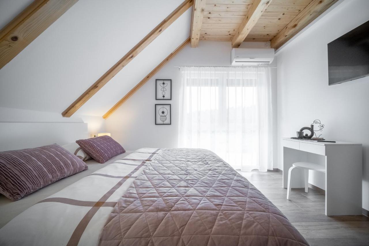 Villa Nesa - Beautiful Guest House At Continental Croatia With Outdoor Swimming Pool, Sauna And 3 Bedrooms Plaški Buitenkant foto